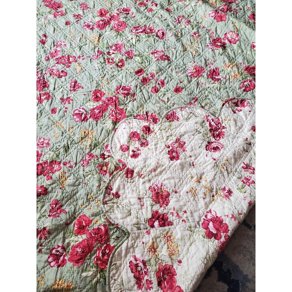 Pottery Barn Sage Green Cream Red Floral Flowers Scalloped Quilt Blanket Queen